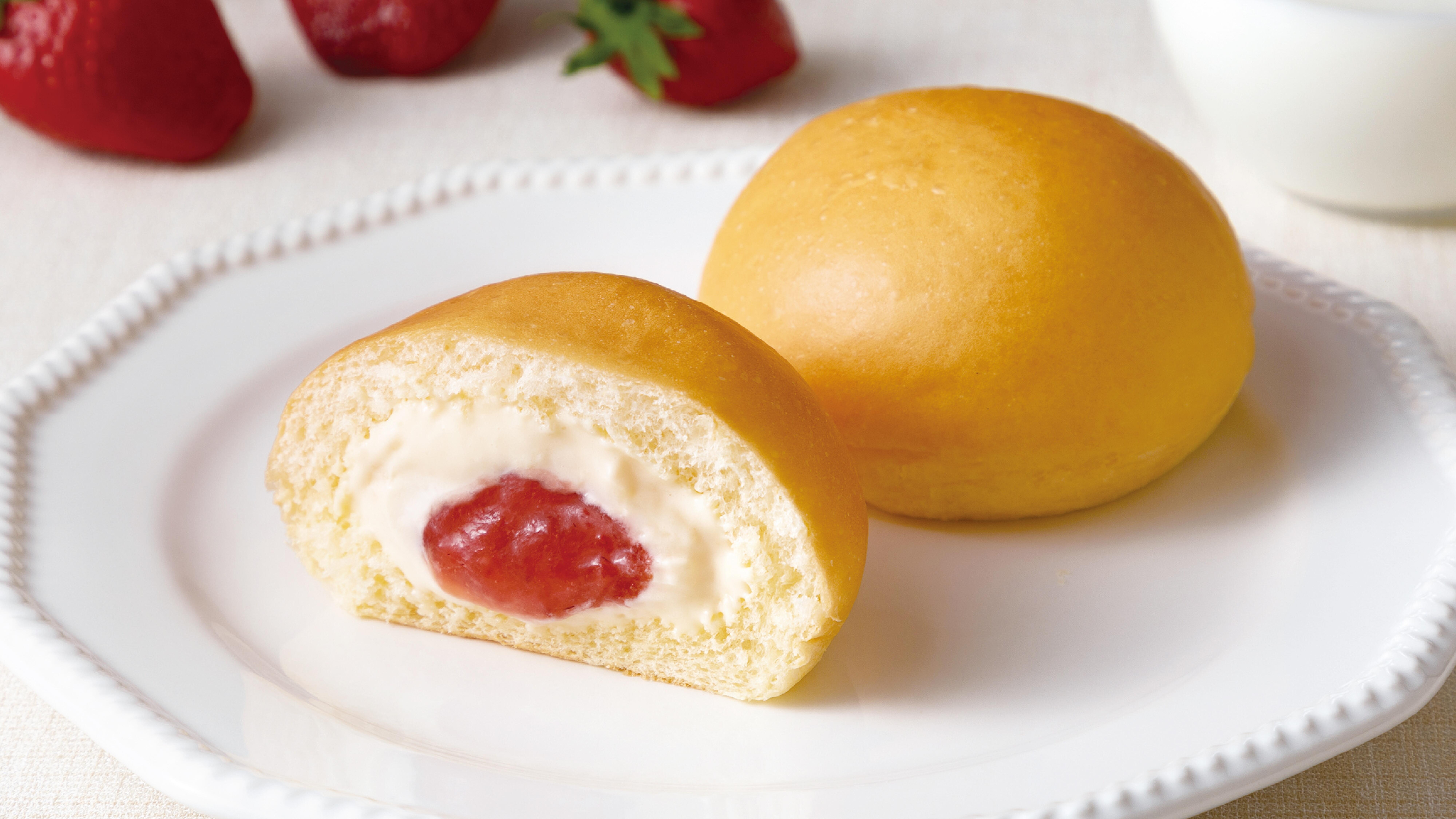 くりーむパン　あまおう苺