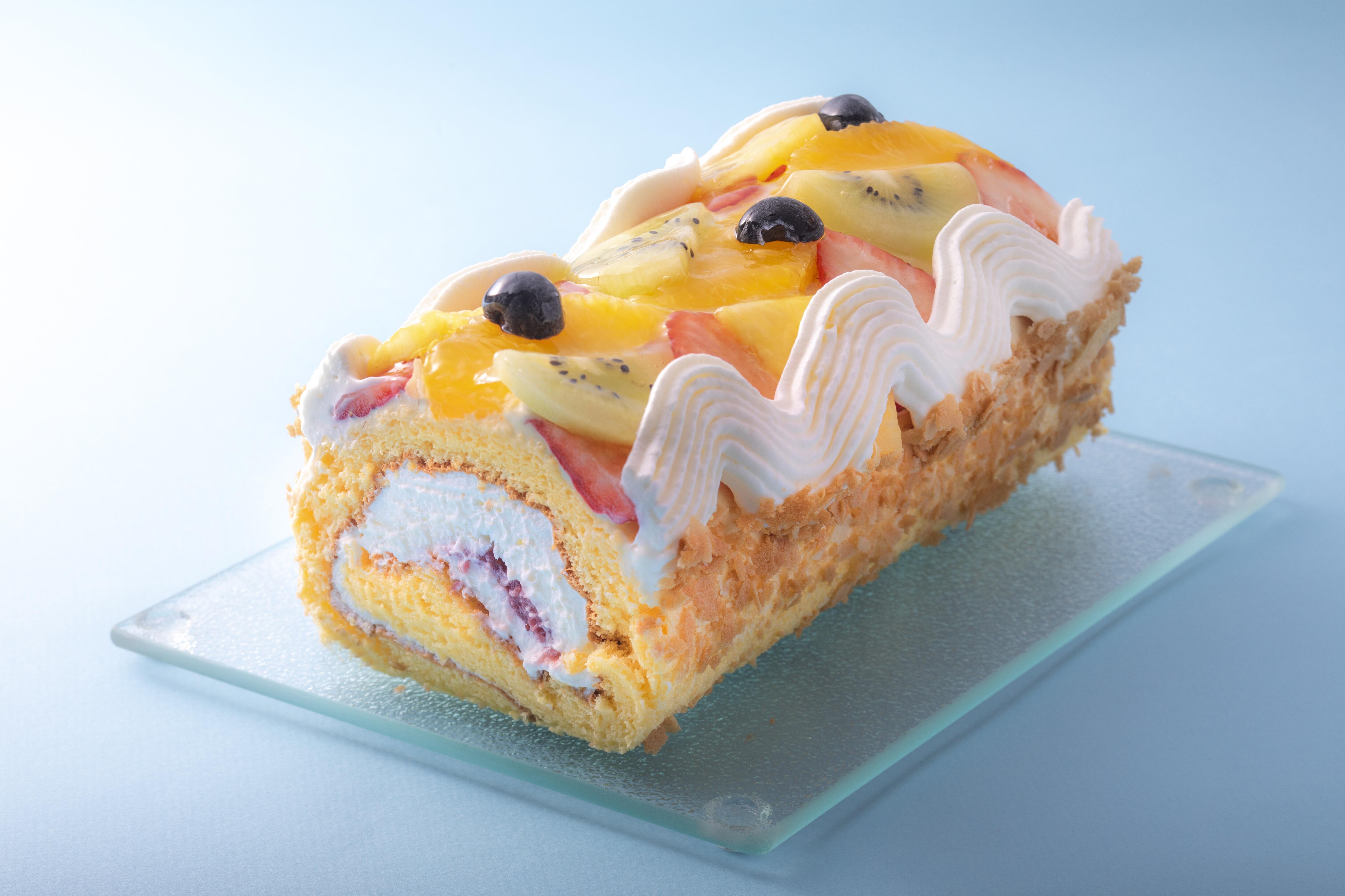 フルーツのロールケーキ